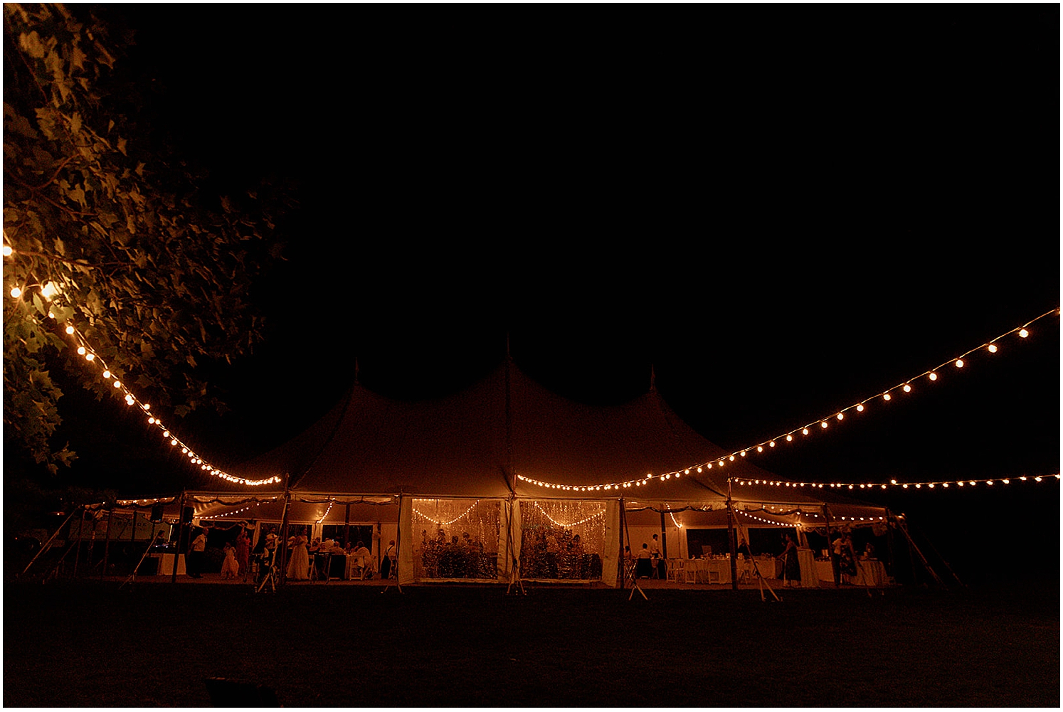 Moraine-Farm-wedding-reception-tent